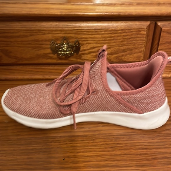 Adidas Tennis Shoes - Picture 4 of 9